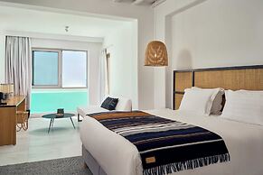 Kouros Hotel & Suites