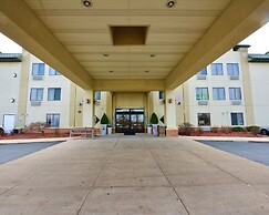 Holiday Inn Express & Suites St. Louis West - Fenton by IHG