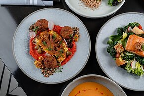 Delta Hotels by Marriott Vancouver Downtown Suites