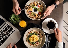 Delta Hotels by Marriott Vancouver Downtown Suites