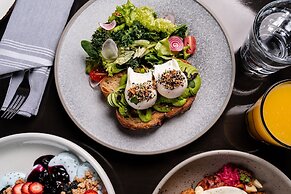 Delta Hotels by Marriott Vancouver Downtown Suites