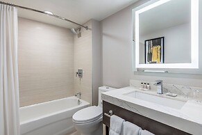 Delta Hotels by Marriott Vancouver Downtown Suites