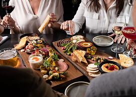 Delta Hotels by Marriott Vancouver Downtown Suites