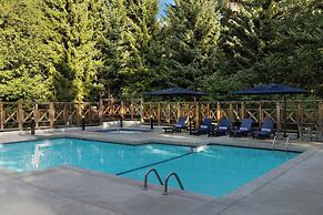 Delta Hotels by Marriott Whistler Village Suites