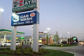 O'Hare Inn & Suites