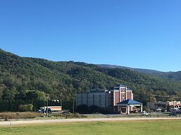 Mountain Inn & Suites