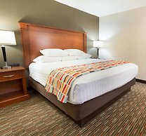 Drury Inn & Suites St. Louis Creve Coeur