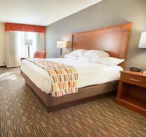 Drury Inn & Suites St. Louis Creve Coeur