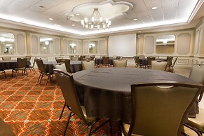 Drury Inn & Suites St. Louis Creve Coeur