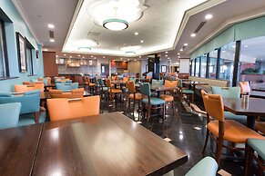 Drury Inn & Suites St. Louis Creve Coeur