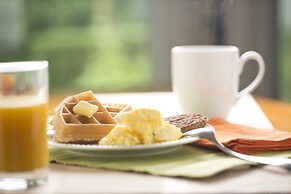 Drury Inn & Suites St. Louis Creve Coeur