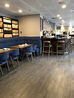 25 Cartier LP / Ottawa Embassy Hotel