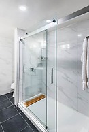 25 Cartier LP / Ottawa Embassy Hotel