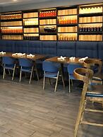 25 Cartier LP / Ottawa Embassy Hotel