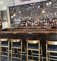 25 Cartier LP / Ottawa Embassy Hotel