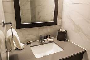 25 Cartier LP / Ottawa Embassy Hotel