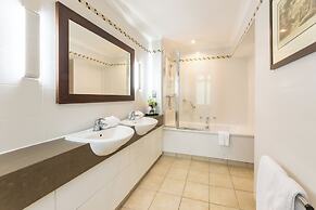 Westmead Hotel