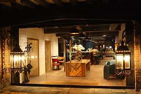 The Falstaff Hotel