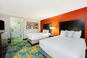 La Quinta Inn & Suites by Wyndham Mansfield OH