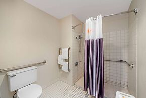 La Quinta Inn & Suites by Wyndham Mansfield OH