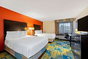 La Quinta Inn & Suites by Wyndham Mansfield OH