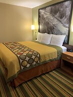 Super 8 by Wyndham Antigo