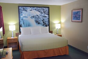 Super 8 by Wyndham Antigo