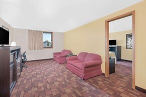 Super 8 by Wyndham Watertown