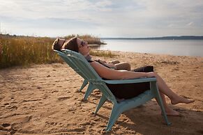 Pointes North Beachfront Hotel