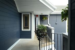 Pointes North Beachfront Hotel