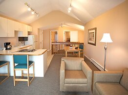 Pointes North Beachfront Hotel