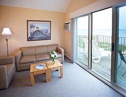 Pointes North Beachfront Hotel