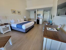 Pointes North Beachfront Hotel