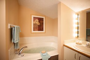 Pointes North Beachfront Hotel