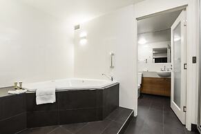 The Old Woolstore Apartment Hotel