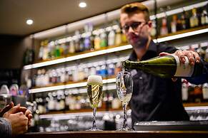 The Old Woolstore Apartment Hotel