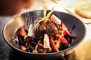 The Old Woolstore Apartment Hotel