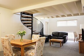The Old Woolstore Apartment Hotel