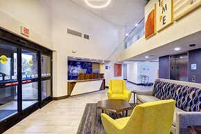 Holiday Inn Express & Suites Phoenix - Tempe by IHG