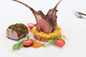 Distinction Hamilton Hotel & Conference Centre