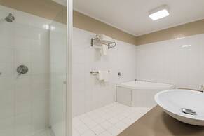 Distinction Hamilton Hotel & Conference Centre