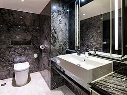Royal Plaza Hotel