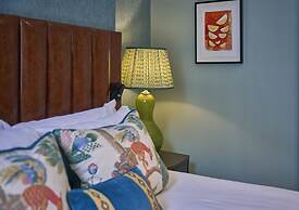 Tophams Hotel