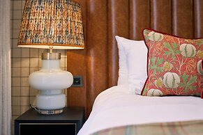 Tophams Hotel