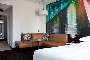 New York Marriott at the Brooklyn Bridge