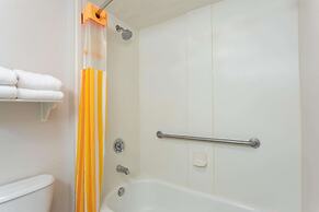 La Quinta Inn & Suites by Wyndham Jacksonville Butler Blvd