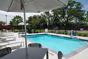 Spark by Hilton Dallas Market Center