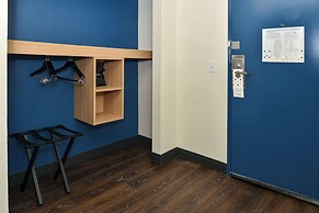 Spark by Hilton Dallas Market Center