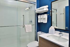 Spark by Hilton Dallas Market Center