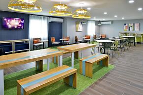 Spark by Hilton Dallas Market Center